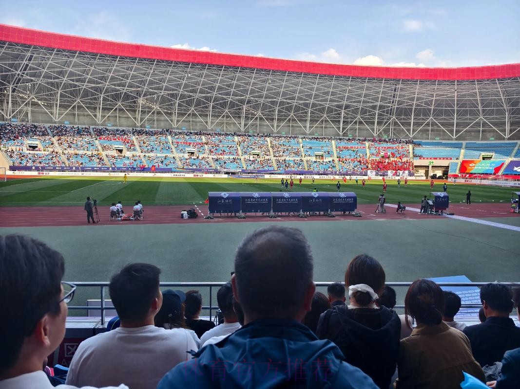 陕西安康市首届三省五地市足球邀请赛拉开战幕